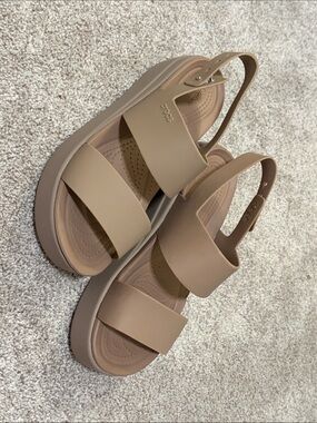 CROCS Litestride Women’s Nude Platform Sandals size 7